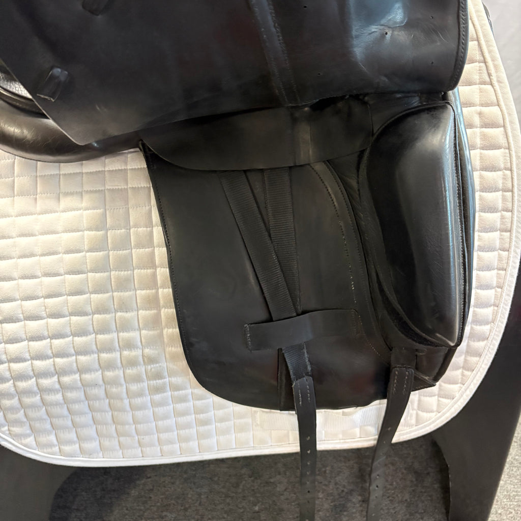 Used Albion Platinum Ultima 17.5" Dressage Saddle