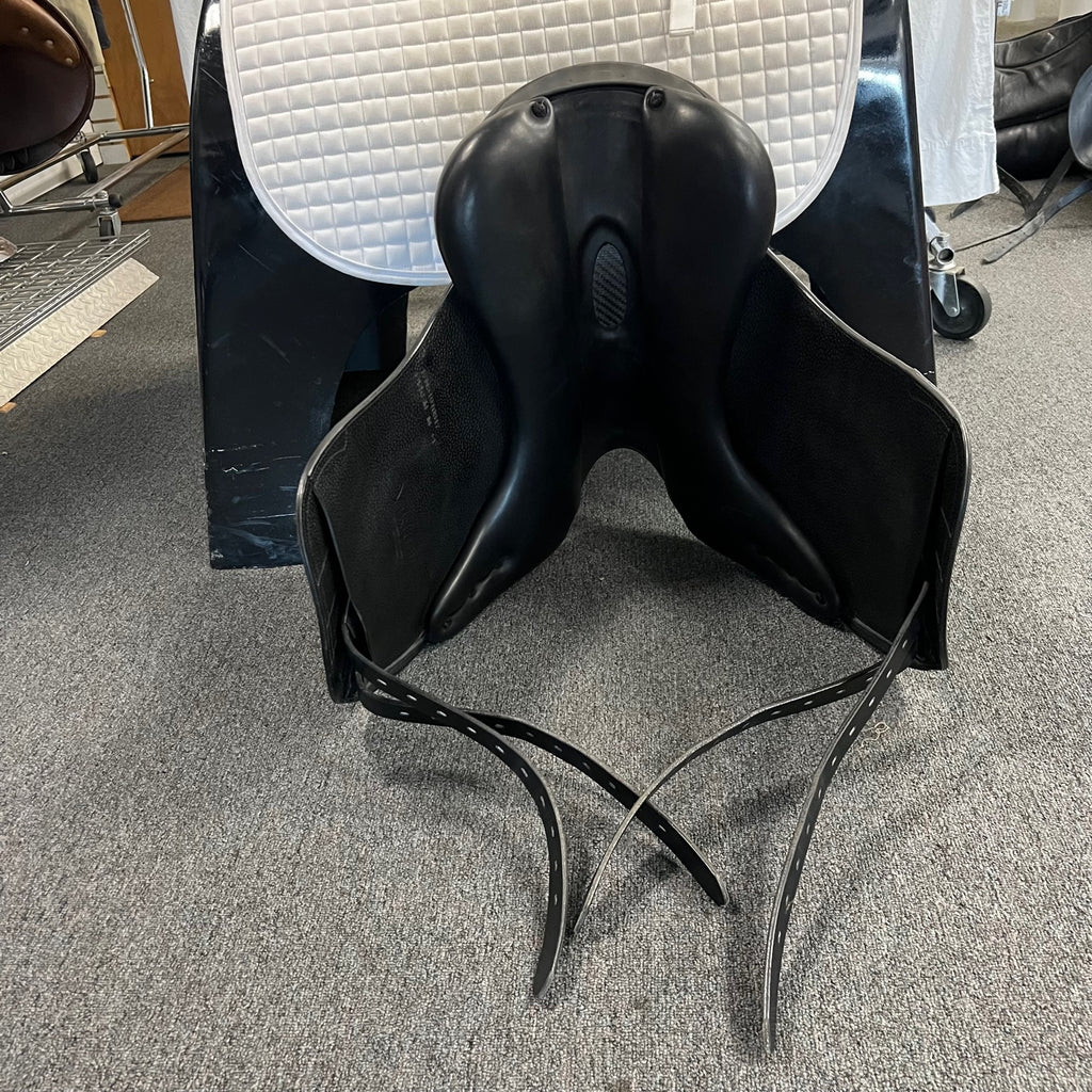 Used Equipe Viktoria 17" Monoflap Dressage Saddle