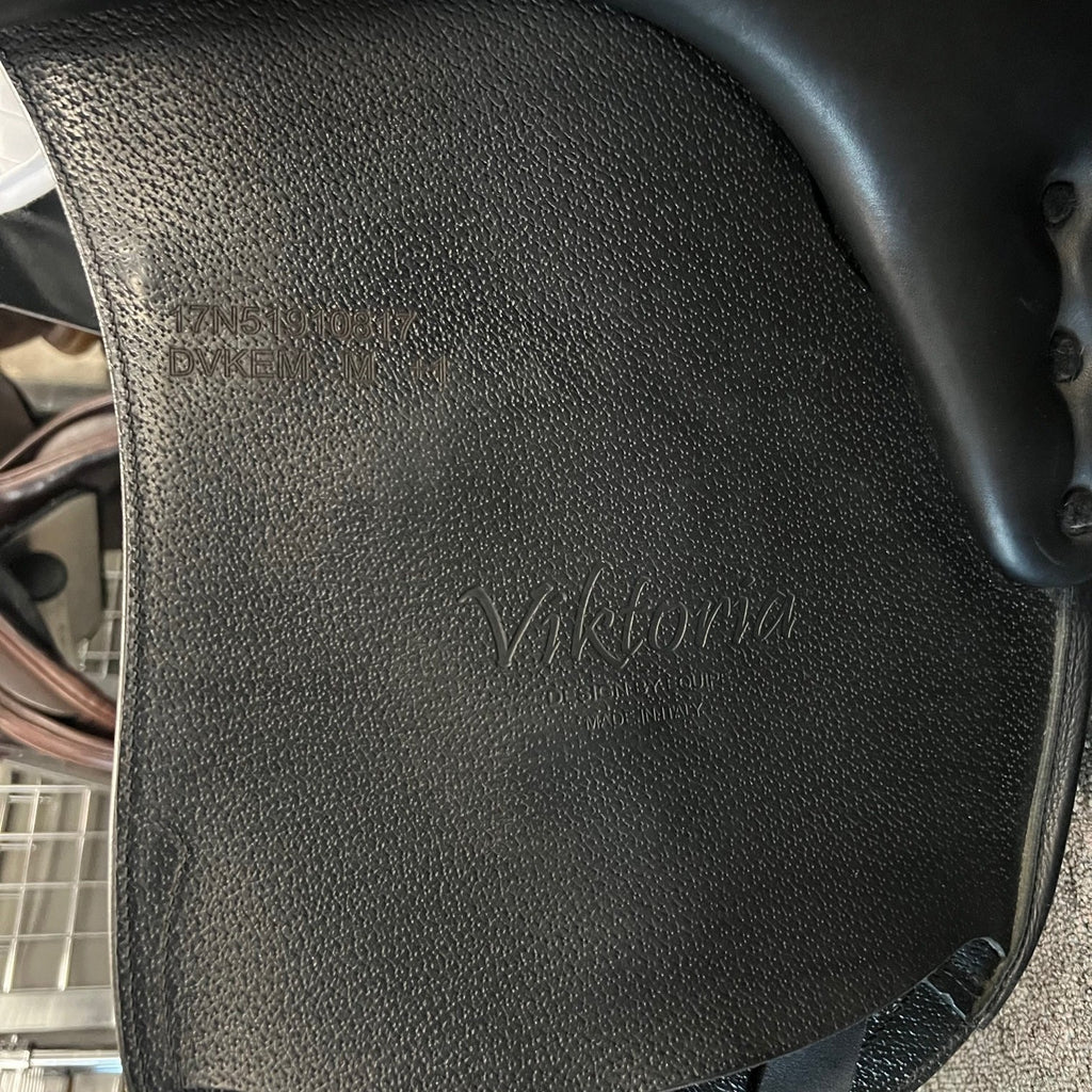 Used Equipe Viktoria 17" Monoflap Dressage Saddle