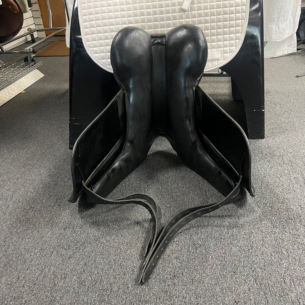Used Custom Saddlery Steffen's Advantage 17.5" Dressage Saddle