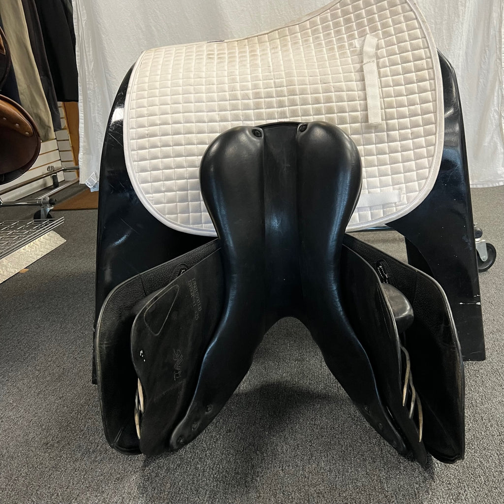 Used Equipe Synergy 17.5" Jump Saddle