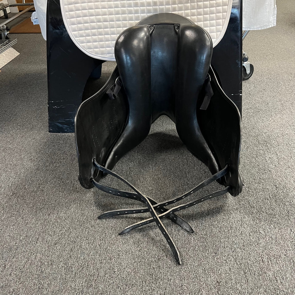 HOLD: Used Schleese Obrigado 17.5" Monoflap Dressage Saddle