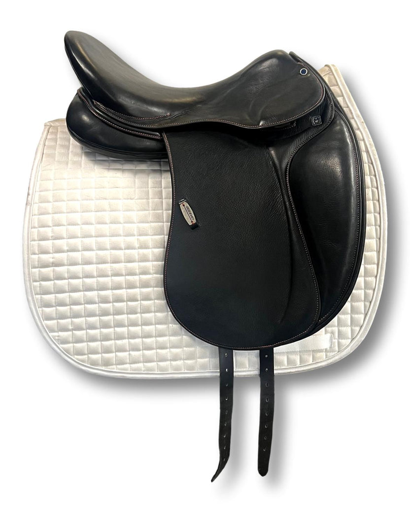 Used Stubben Aramis II 18"/27cm Dressage Saddle