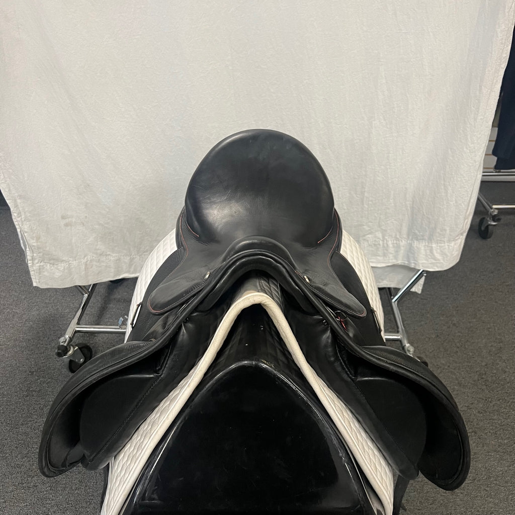 Used Stubben Aramis II 18"/27cm Dressage Saddle