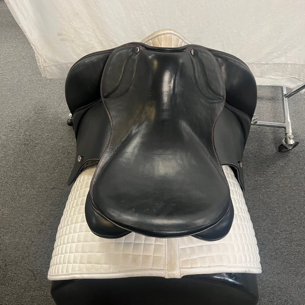 Used Stubben Aramis II 18"/27cm Dressage Saddle
