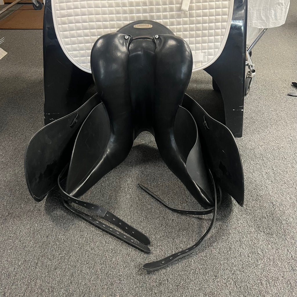 Used Stubben Aramis II 18"/27cm Dressage Saddle