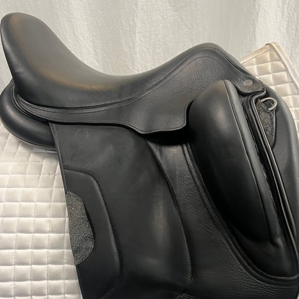 PRICE DROP! Used Antares Tempo 17" Monoflap Dressage Saddle