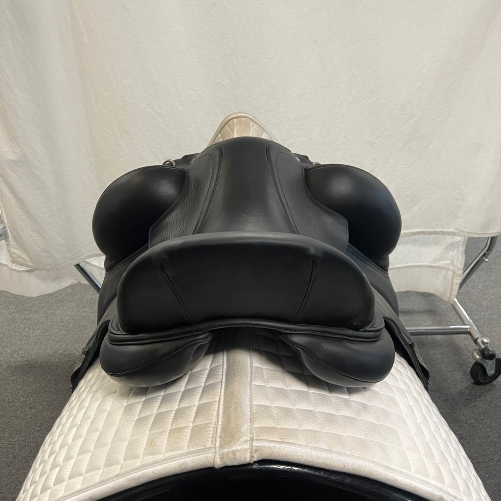 Used Antares Tempo 17" Monoflap Dressage Saddle