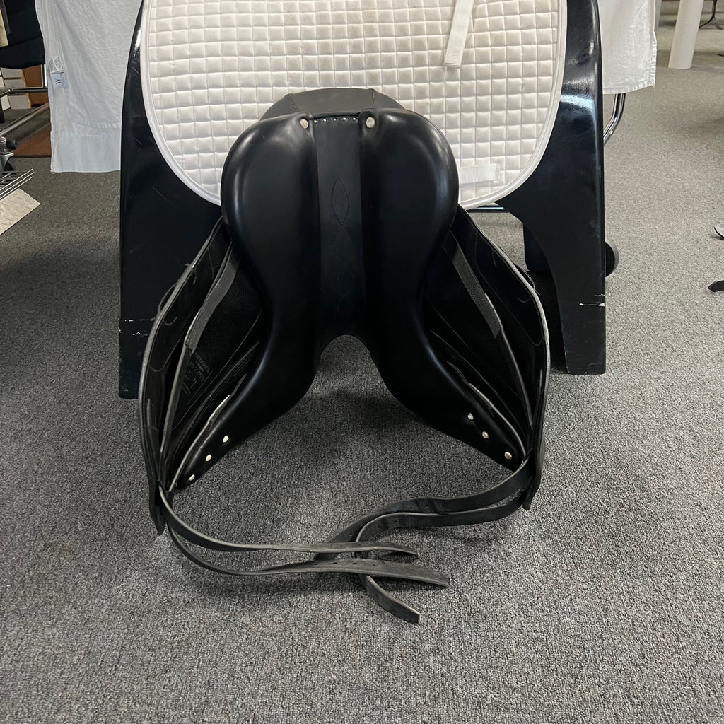 PRICE DROP! Used Antares Tempo 17" Monoflap Dressage Saddle