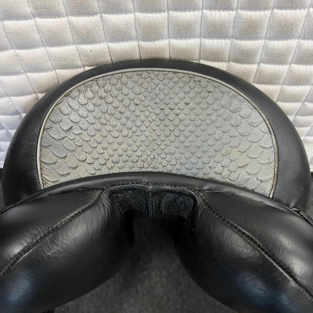 Used Custom Advantage 17.5" Monoflap Dressage Saddle