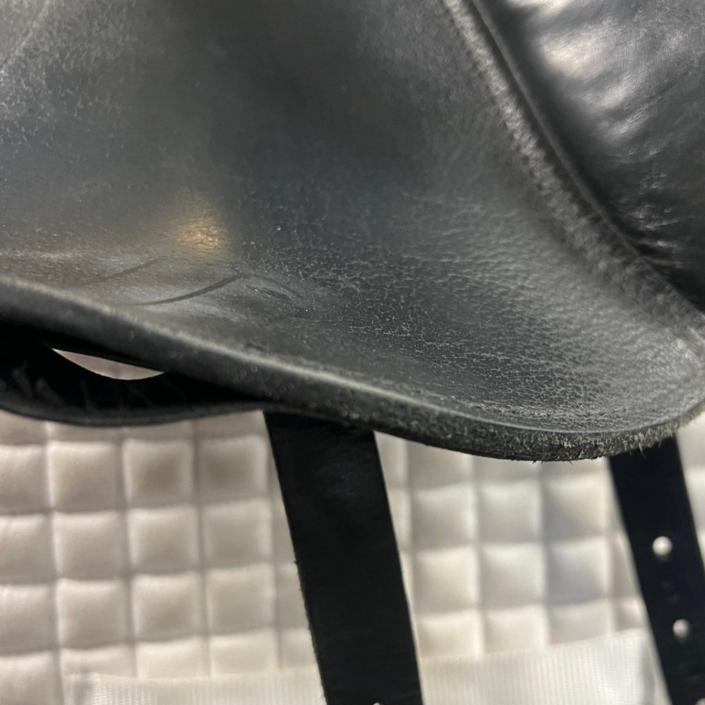 Used Custom Advantage R 17.5" Dressage Saddle