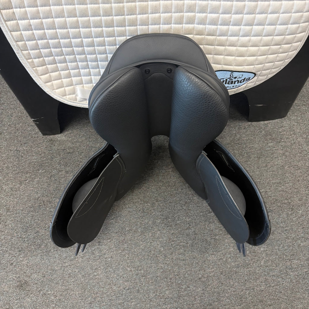 Demo Envy Pulse 17.5" Jump Saddle