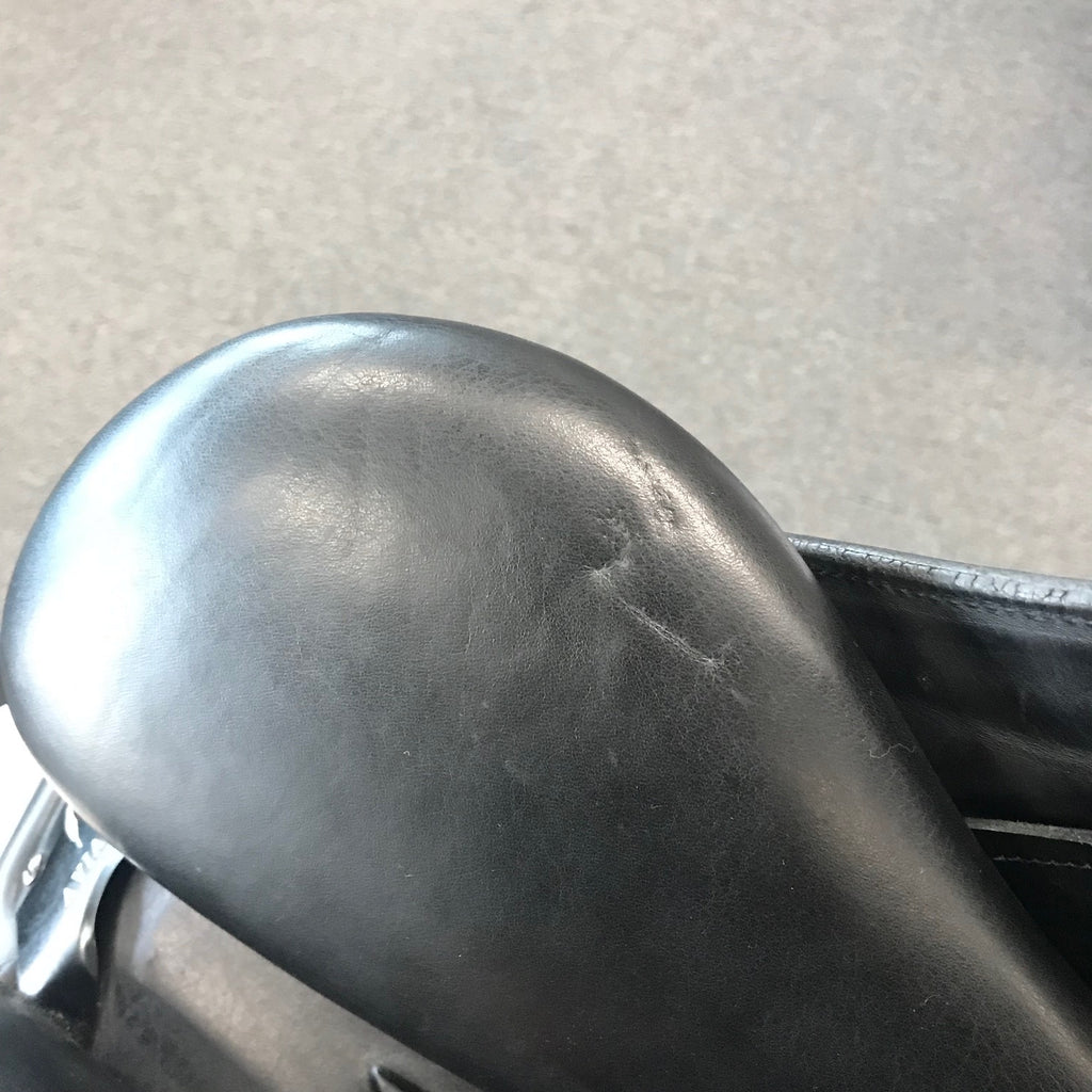 HOLD: Used Aviar Rook 1.0 - 17.5" Monoflap Dressage Saddle