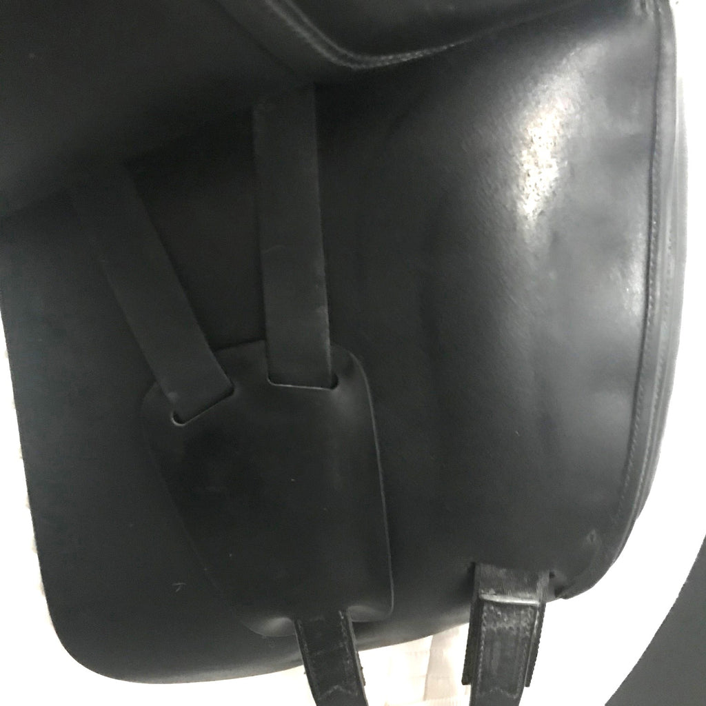 Used Amerigo Vega Dressage Saddle 17"