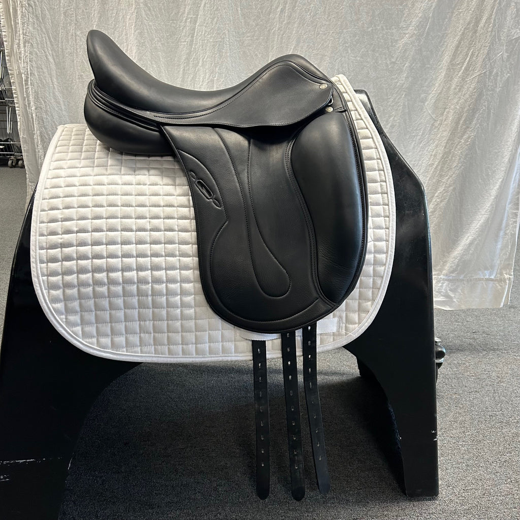 Used Equipe Oracle 17.5" Monoflap Dressage Saddle