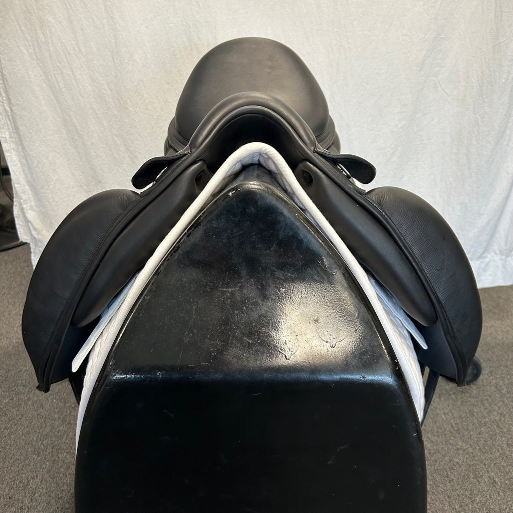 Used Equipe Oracle 17.5" Monoflap Dressage Saddle