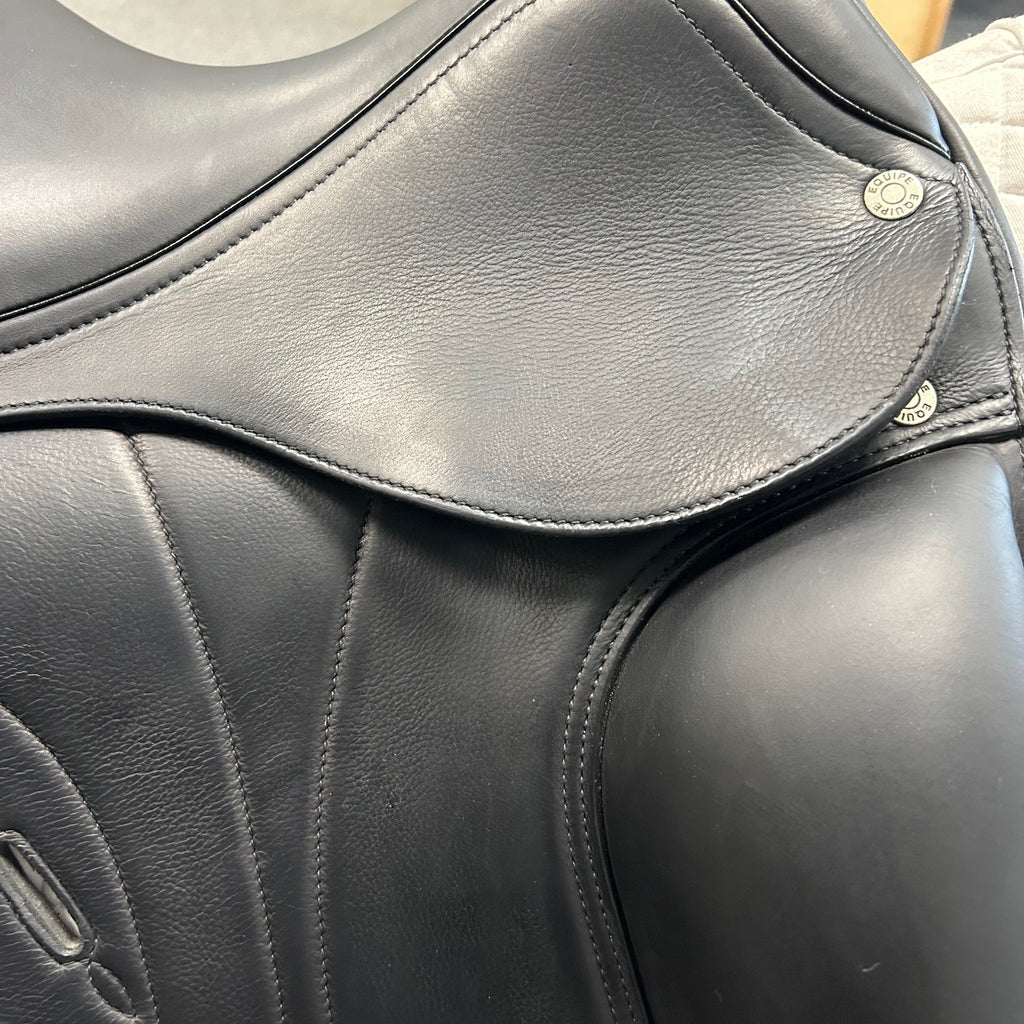 Used Equipe Oracle 17.5" Monoflap Dressage Saddle