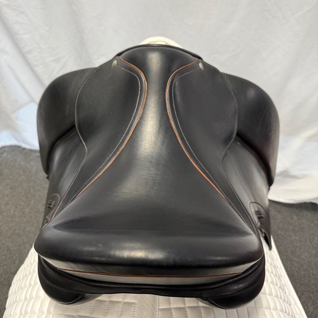 Used Schleese ProLight Plus 18" Dressage Saddle