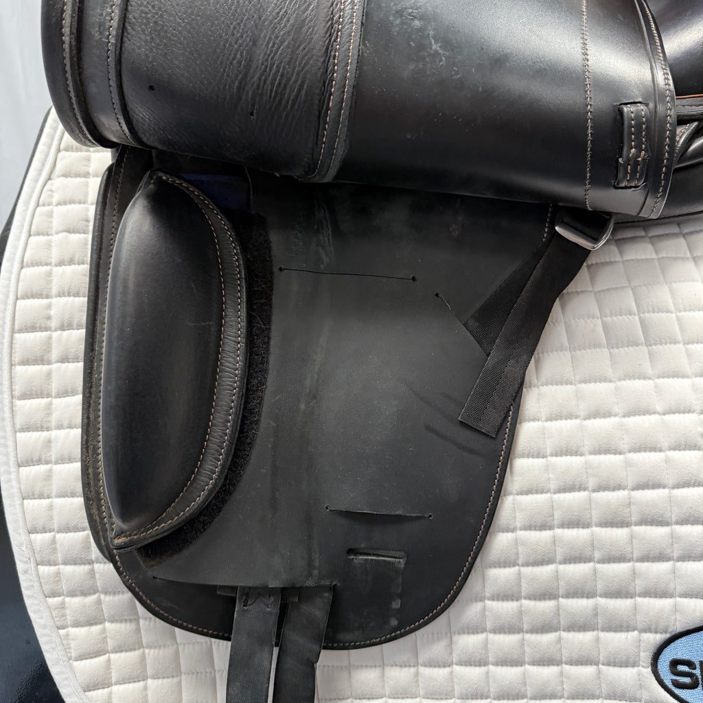 Used Schleese ProLight Plus 18" Dressage Saddle