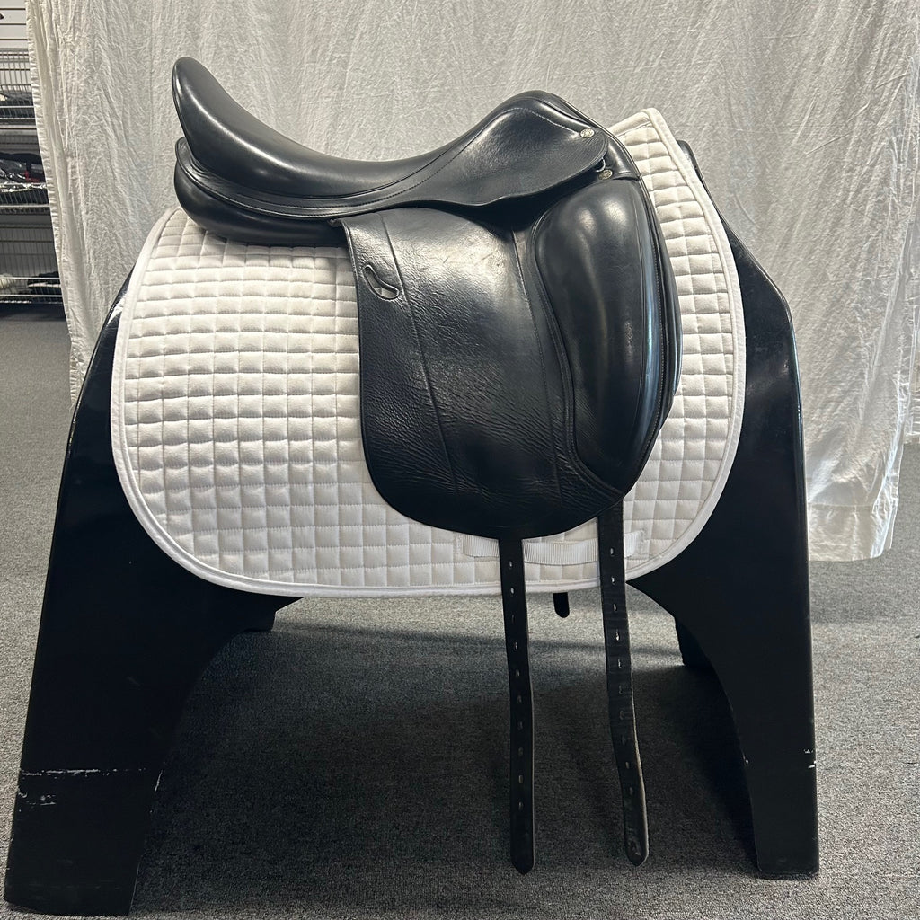 Used Equipe Emporio 18" Monoflap Dressage Saddle