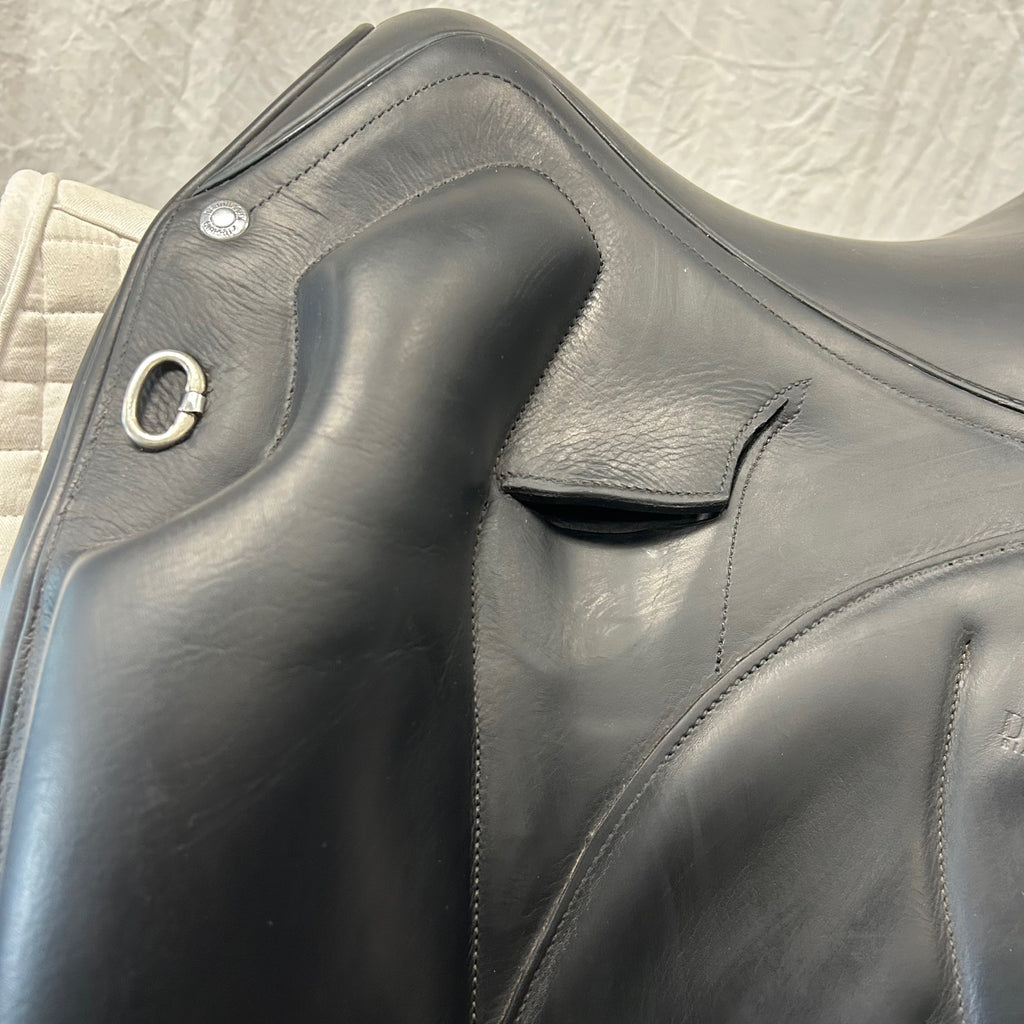 Used Devoucoux Makila Lab 18" Monoflap Dressage Saddle