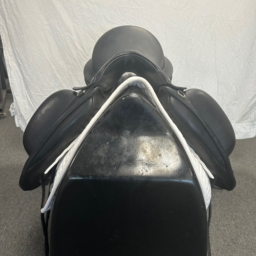 Used Veritas Unitas 18" Dressage Saddle