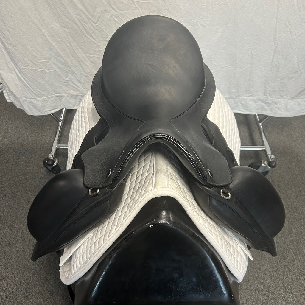 Used Veritas Unitas 18" Dressage Saddle