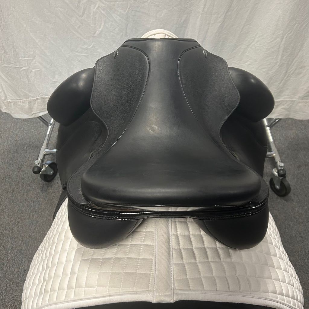 Used Veritas Unitas 18" Dressage Saddle