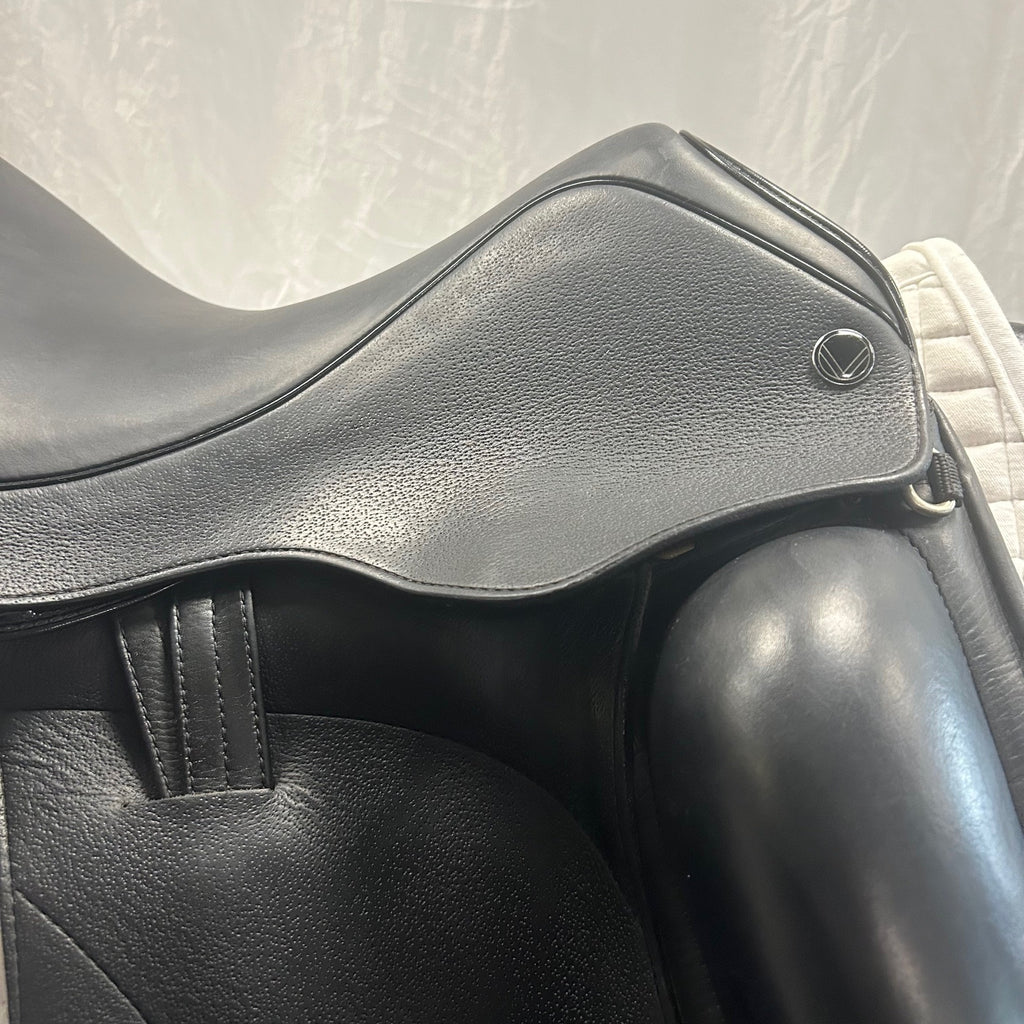 Used Veritas Unitas 18" Dressage Saddle