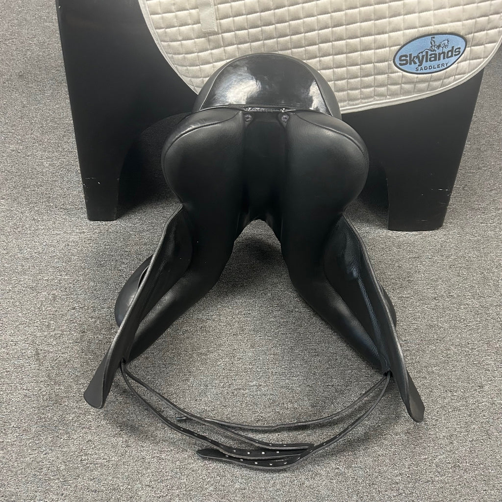 Used Veritas Unitas 18" Dressage Saddle