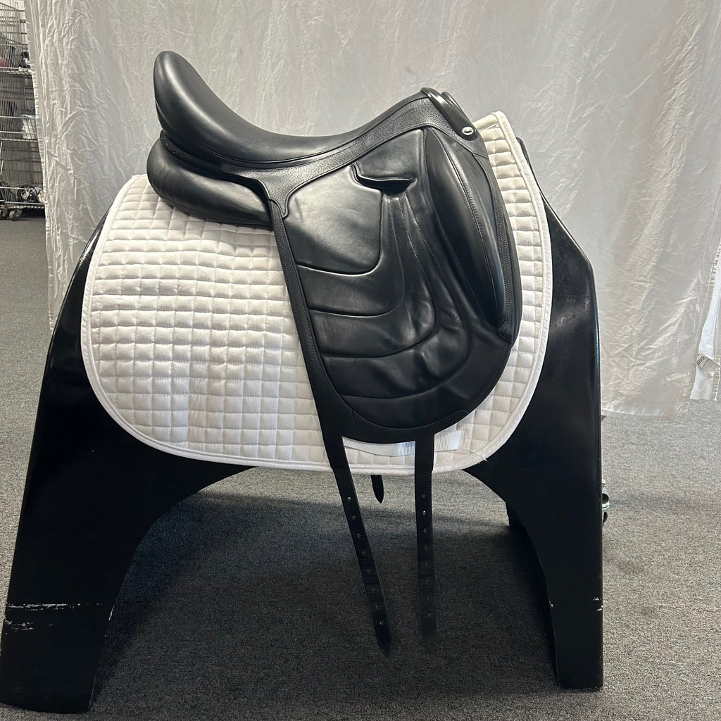HOLD:  Used Devoucoux Makila Harmonie 18" Monoflap Dressage Saddle
