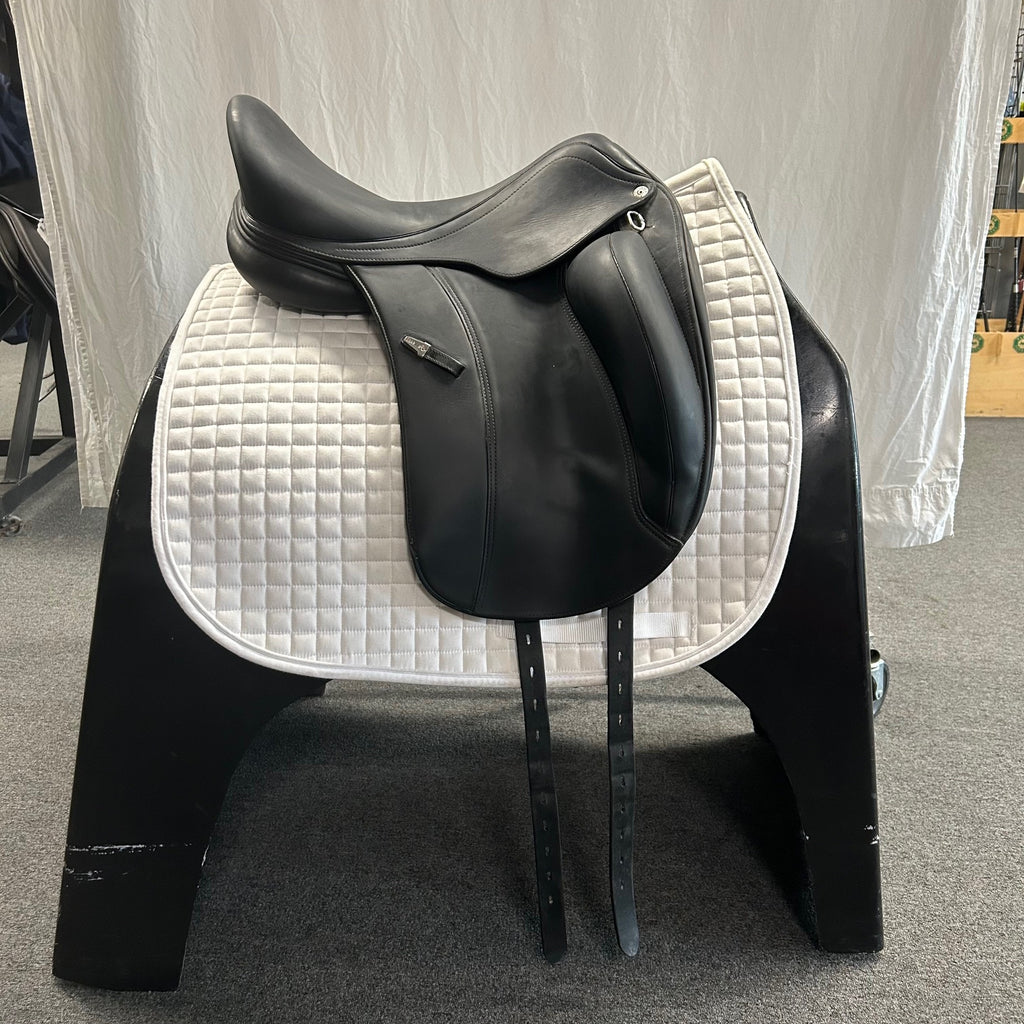 Used Equipe Viktoria 17" Monoflap Dressage Saddle