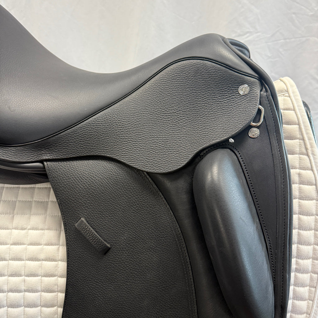 Demo Custom Wolfgang Signature Solo MKII  17" Dressage Saddle