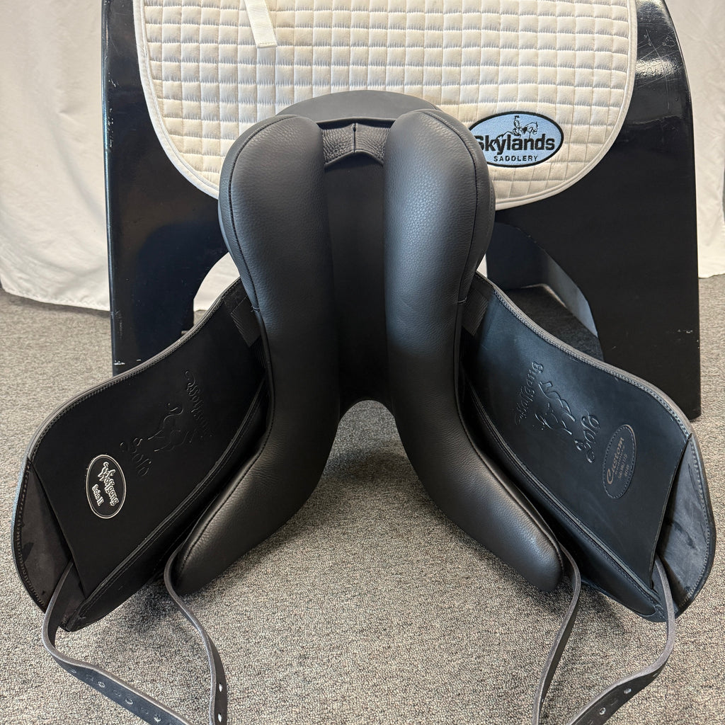 Demo Custom Wolfgang Signature Solo MKII  17" Dressage Saddle