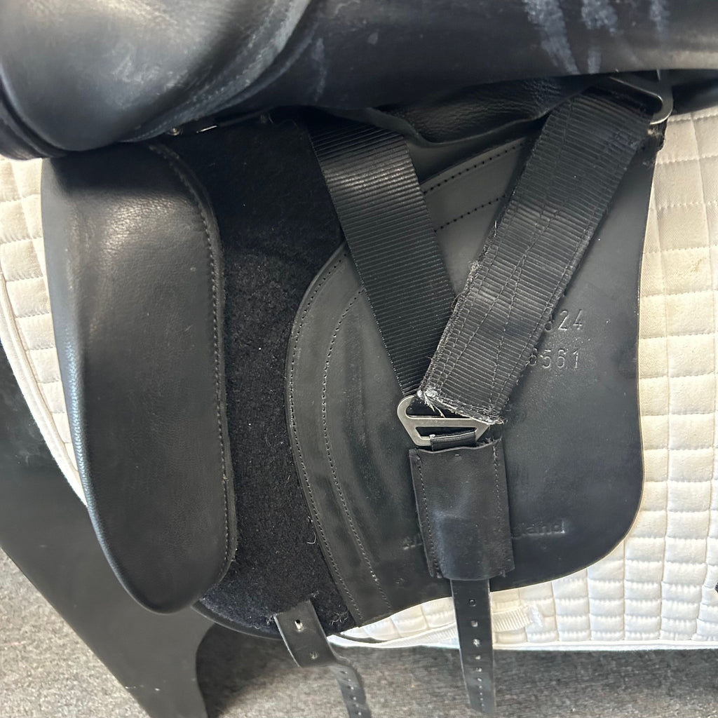 Used Detente Spencer 17.5" Dressage Saddle