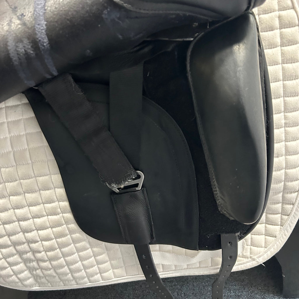 Used Detente Spencer 17.5" Dressage Saddle