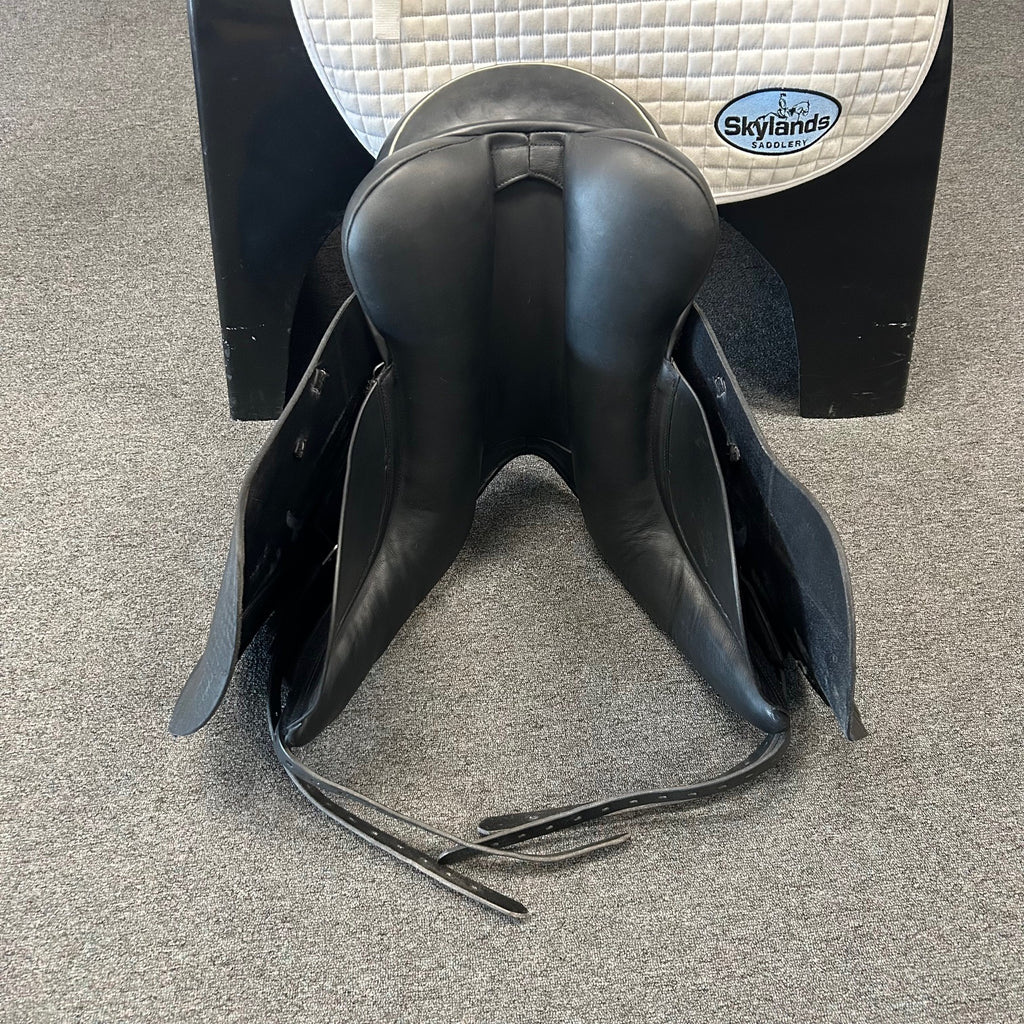 Used Detente Spencer 17.5" Dressage Saddle