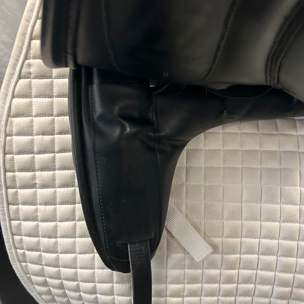 Used Custom Wolfgang Solo MKII 17.5" Dressage Saddle