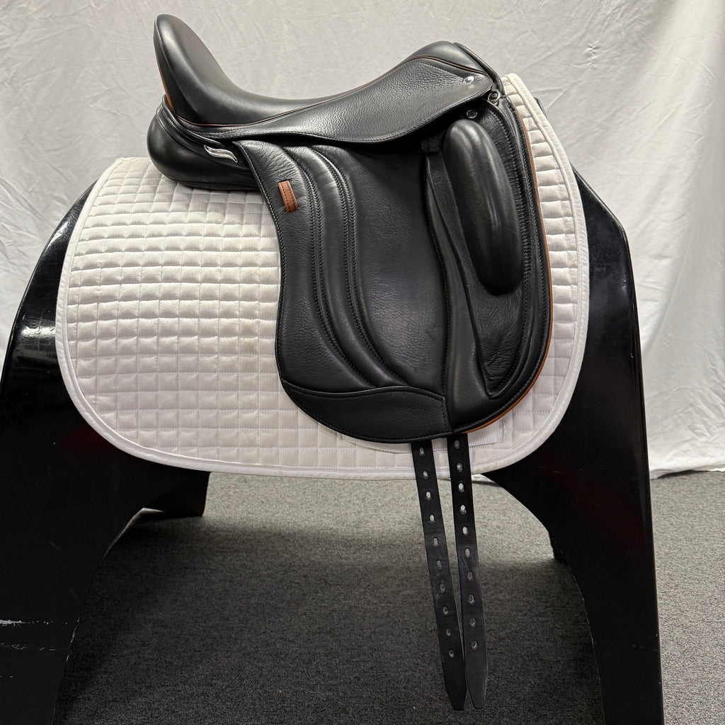 Demo Schleese Let's Dance 17.5" Monoflap Dressage Saddle