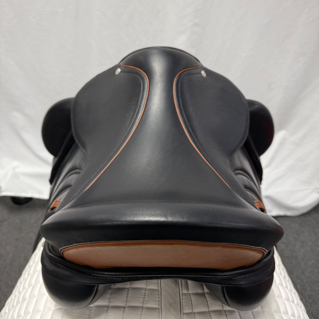 Demo Schleese Let's Dance 17.5" Monoflap Dressage Saddle