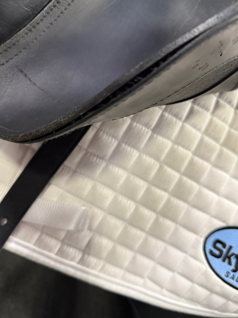 Used Custom Advantage 18" Dressage Saddle