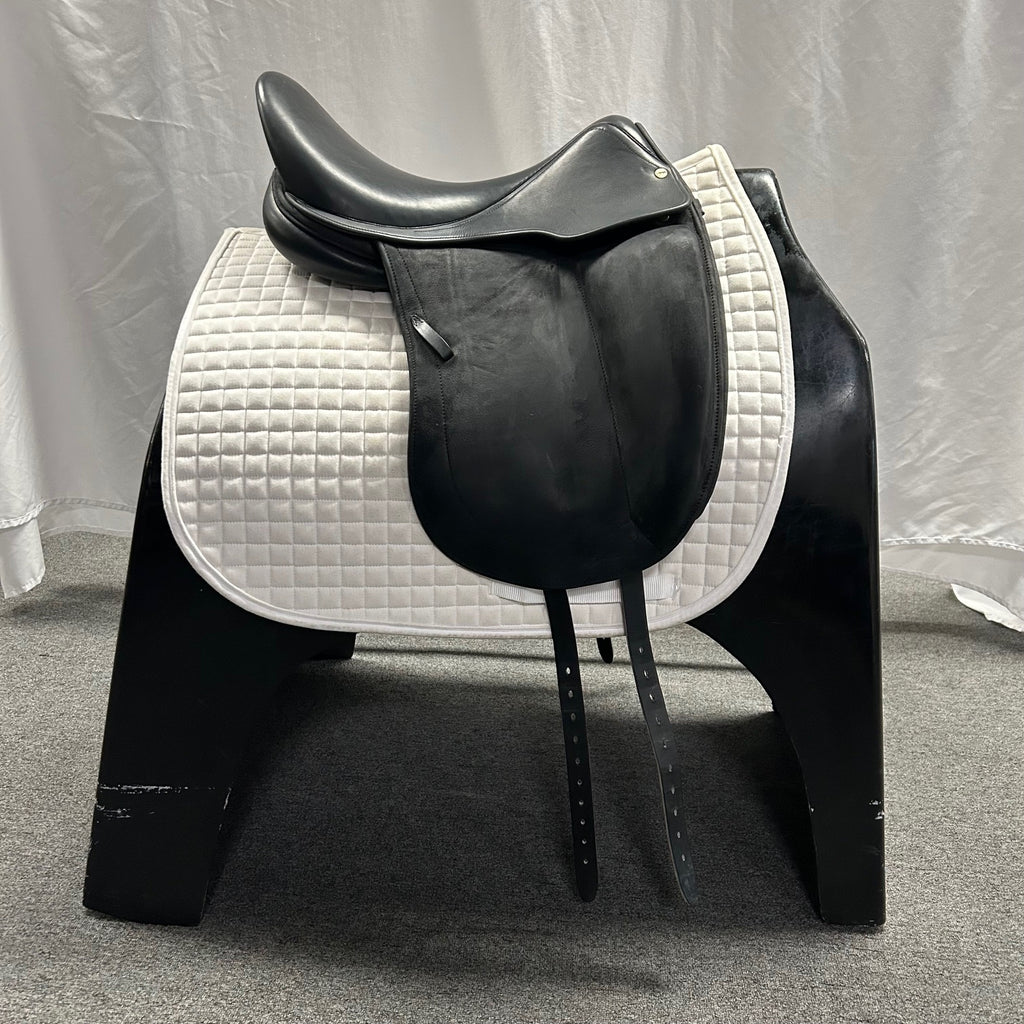 Used L'Apogee 17.5" DL Dressage Saddle