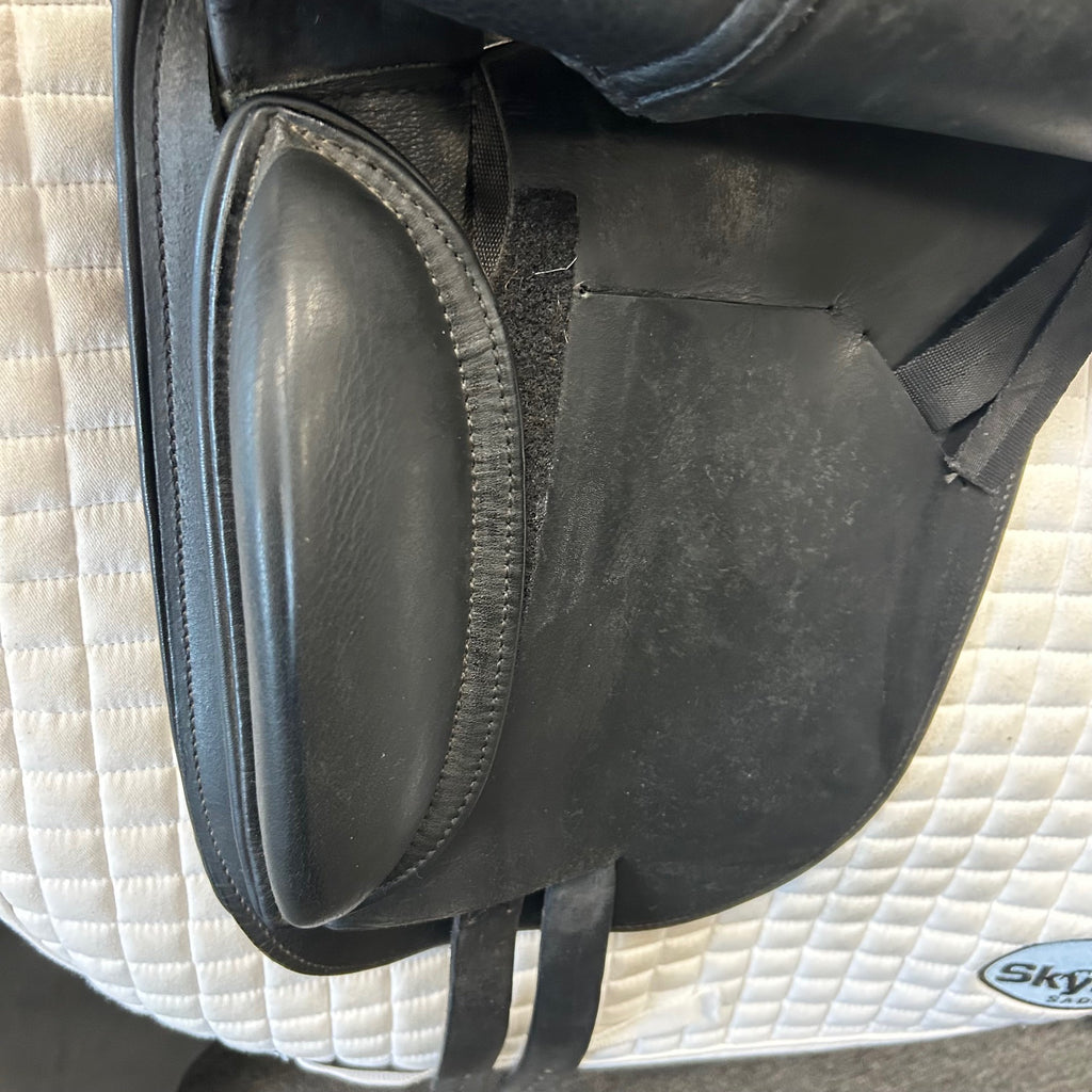 Used Schleese Infinity II 17.5" Dressage Saddle