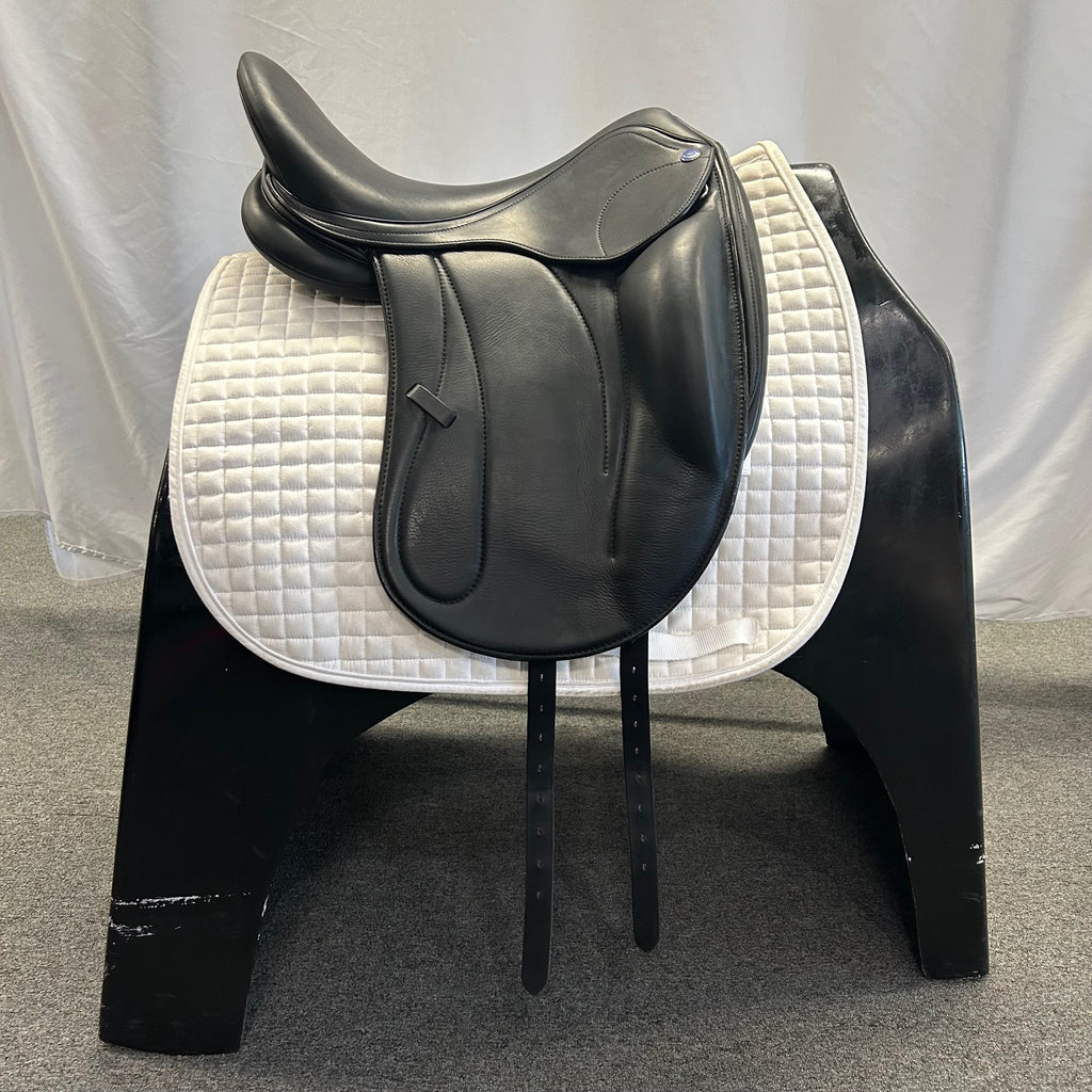 Used Dynamic 17.5" Monoflap Dressage Saddle