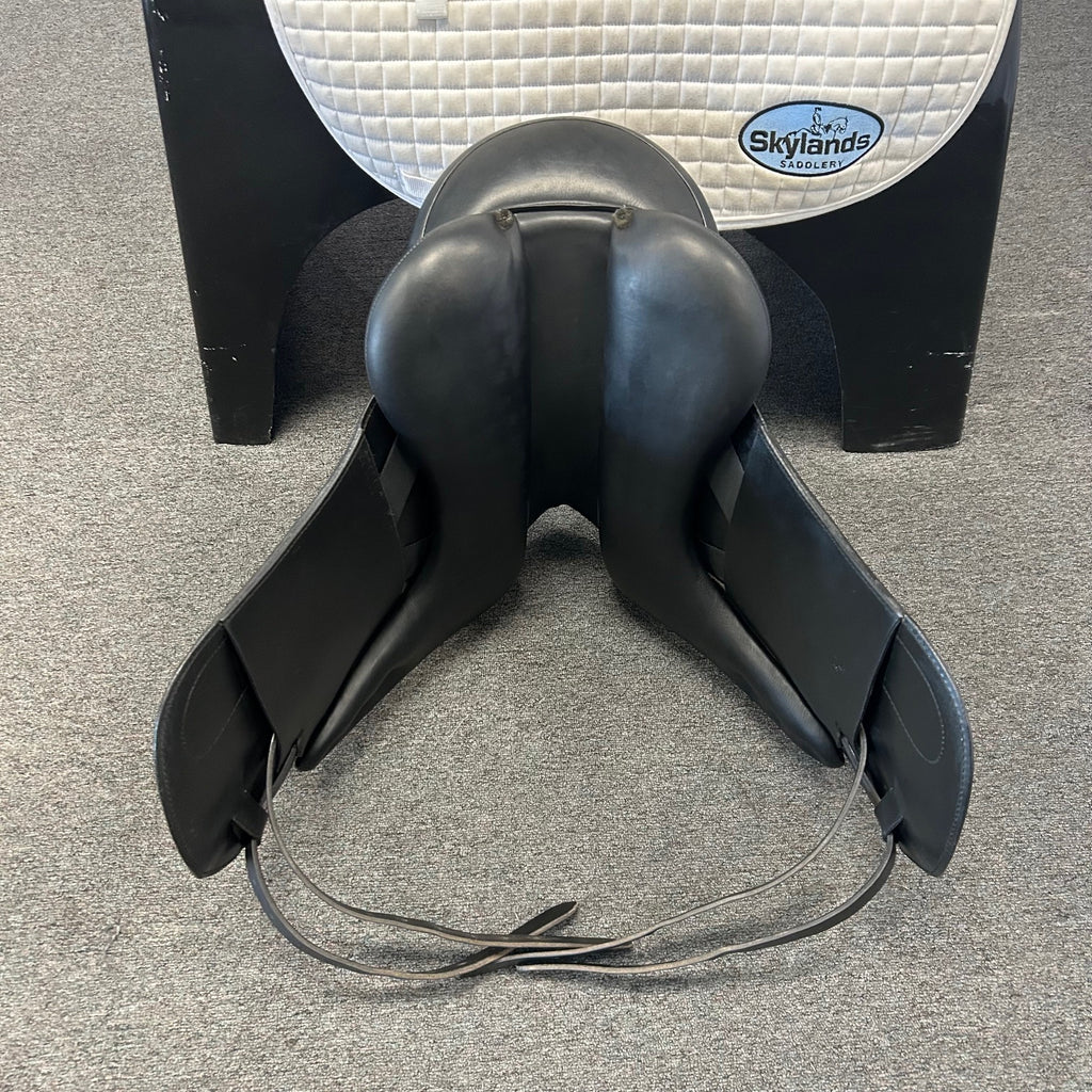 Used Dynamic 17.5" Monoflap Dressage Saddle