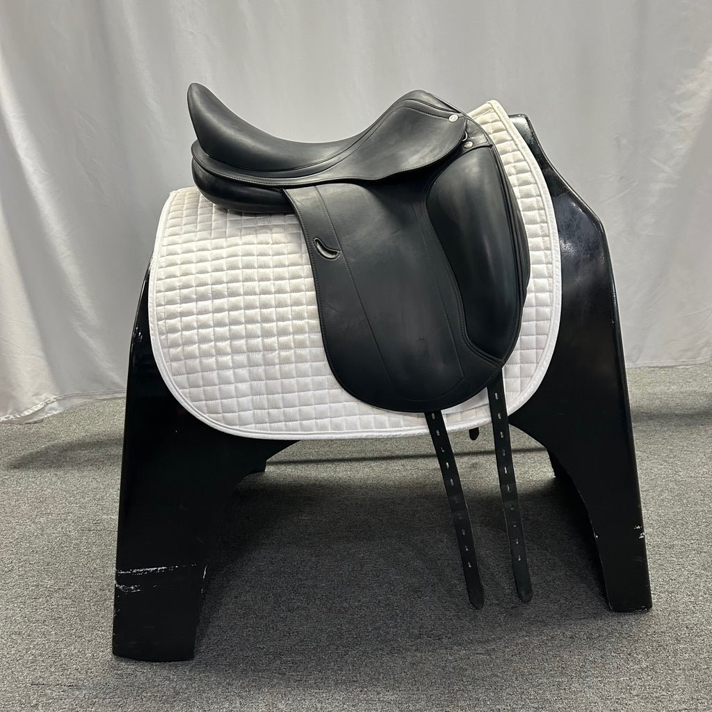 Used Equipe Emporio 17" Monoflap Dressage Saddle