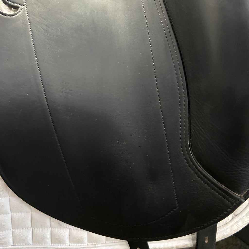 Used Equipe Emporio 17" Monoflap Dressage Saddle