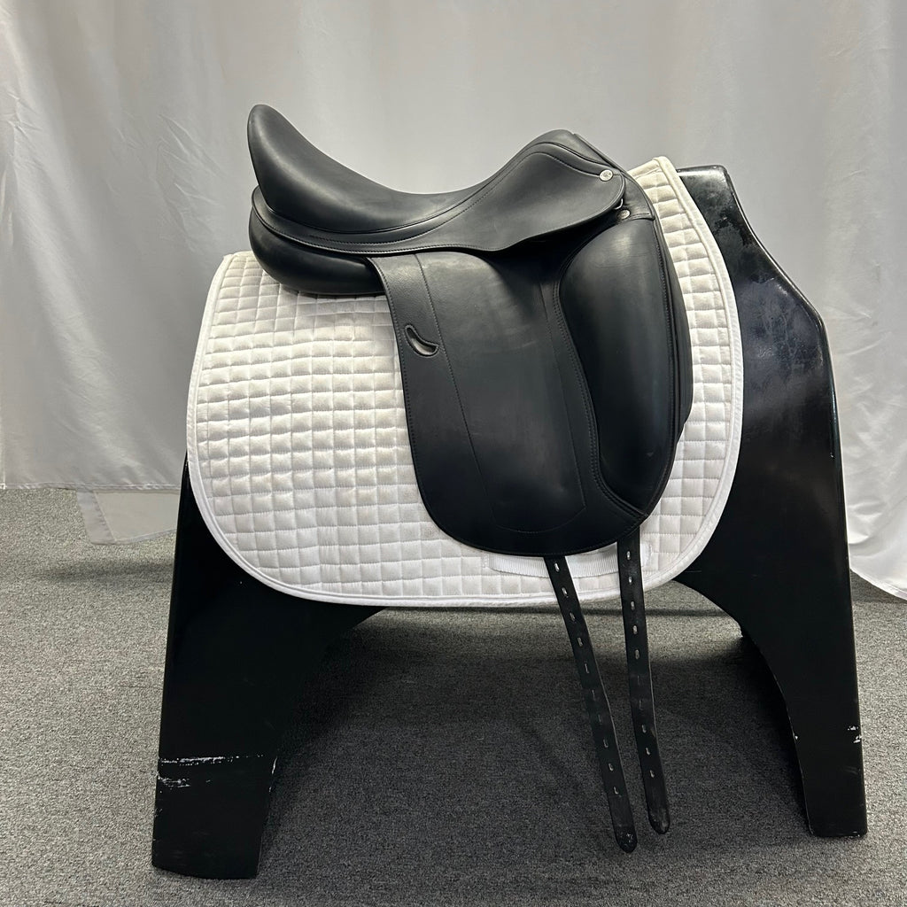 Used Equipe Emporio 17" Monoflap Dressage Saddle