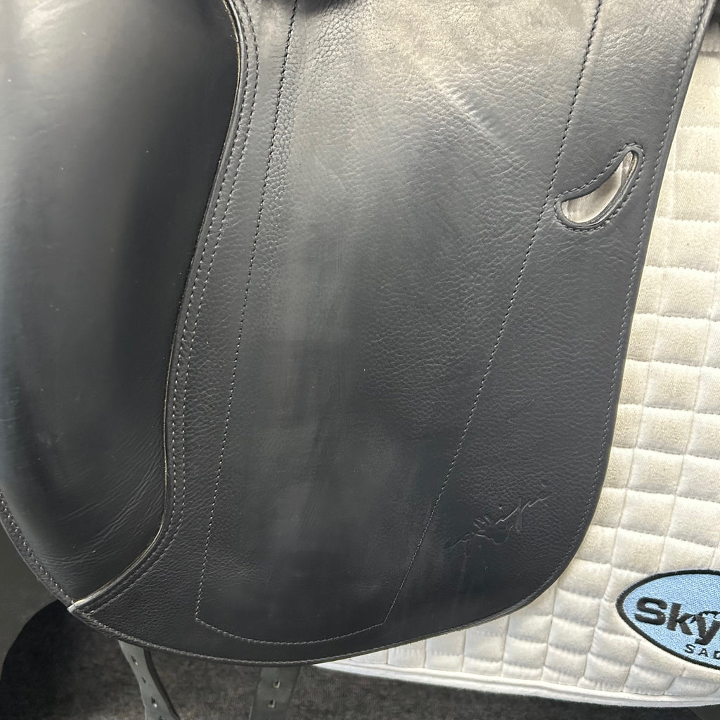Used Equipe Emporio 17" Monoflap Dressage Saddle