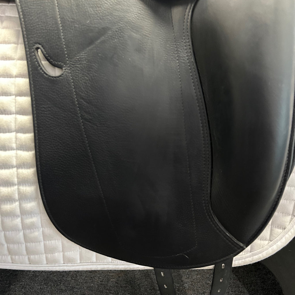 Used Equipe Emporio 17" Monoflap Dressage Saddle